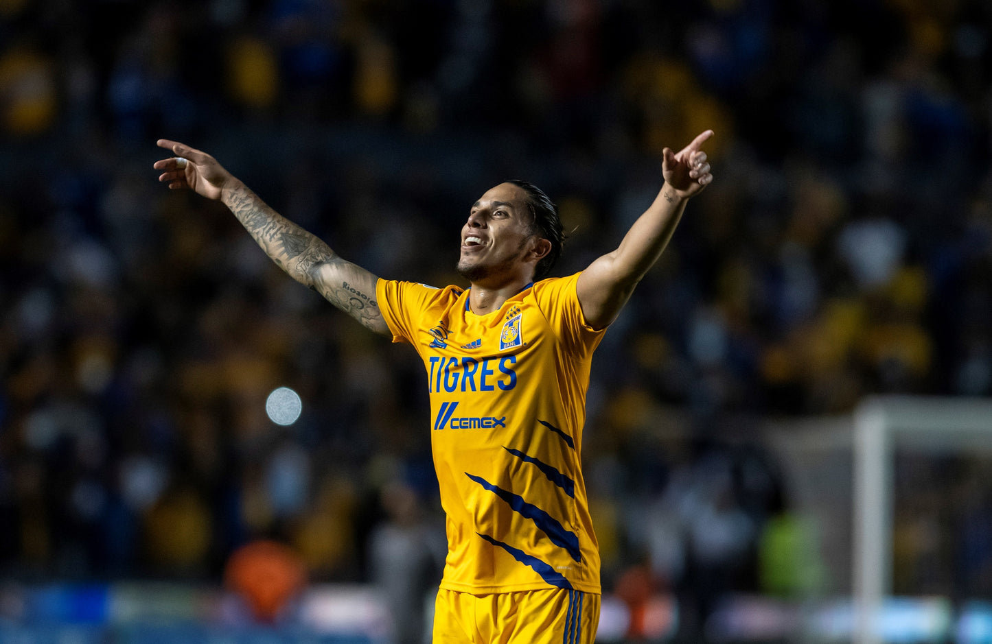 Carlos Salcedo Tigres 2022 Utileria Firmada