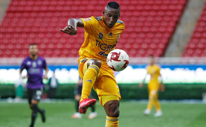 Julián Quiñones Tigres 2020 Utileria