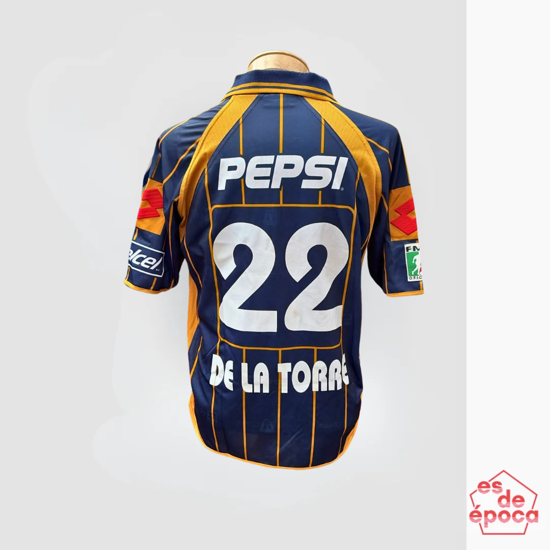 Manuel De la torre Pumas 2002 Utileria