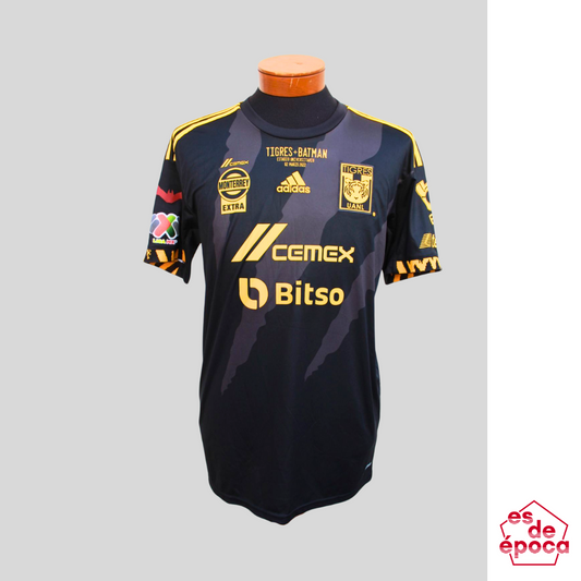 Eríck Ávalos Tigres+Batman 2022 Utileria